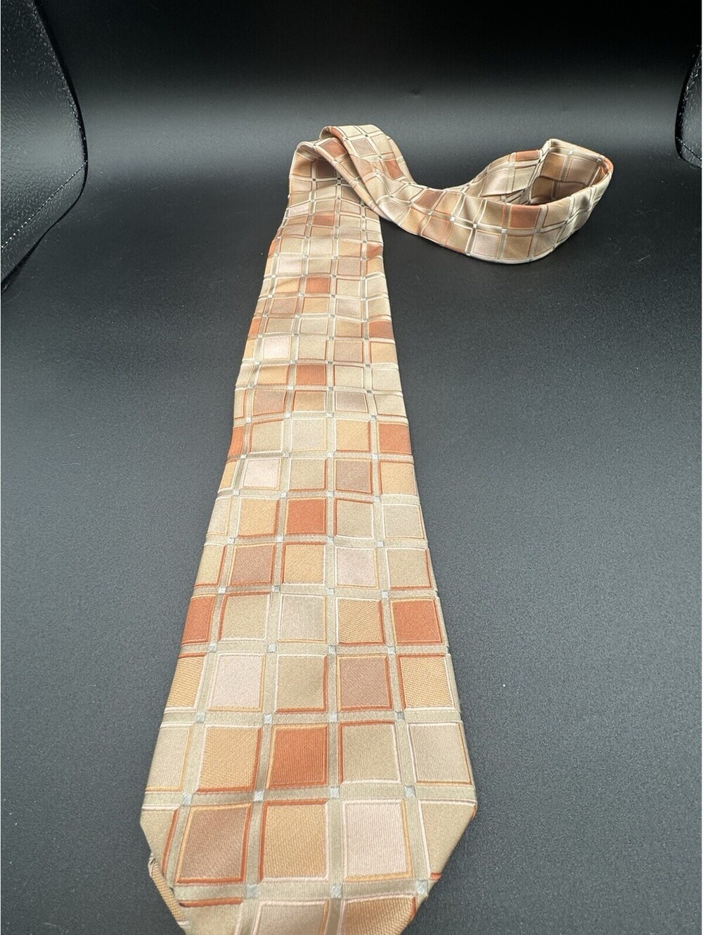 Kenneth Cole Reaction Silk Tie Coral Peach Orange Geometric Grid 58”